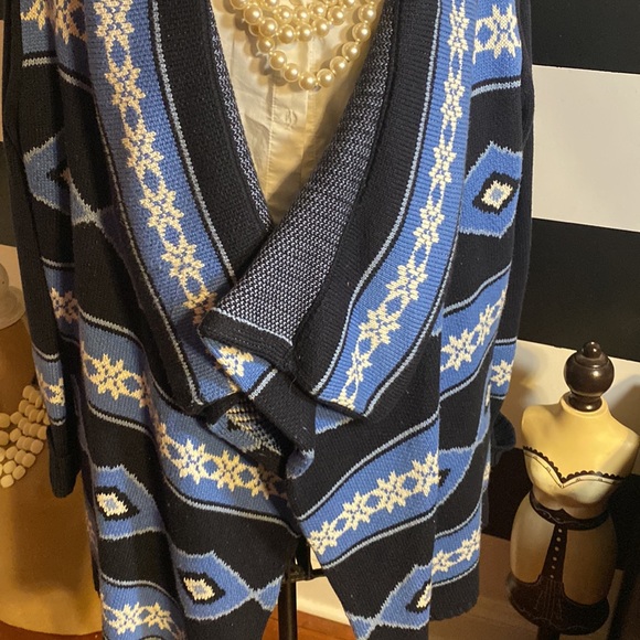 Swing heavy sweater. - Picture 2 of 4